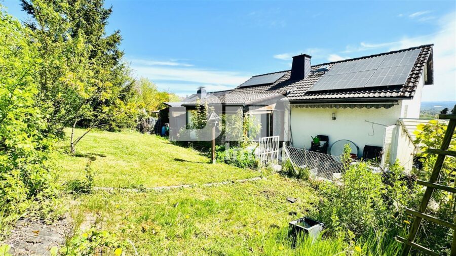 Umfangreich saniertes EFH inkl. PV-Anlage, Terrasse, Wintergarten und Garage - Gartenbereich